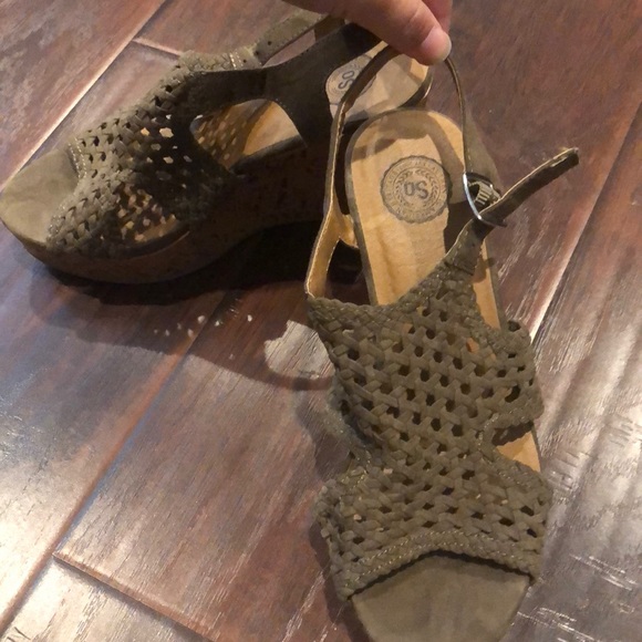 Heels - Picture 2 of 2